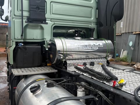 Instalação completa de kit hidráulico em caminhão DAF