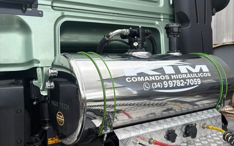 Kit hidráulico com tanque de inox cromado instalado pela Kim Comandos